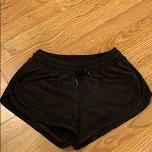 Lululemon Hottie Hot Short Size 6